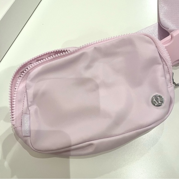 Meadowsweet lululemon belt bag 1L - Picture 1 of 2